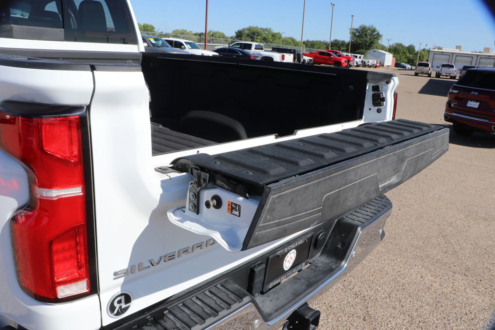 Used 2025 Chevrolet Silverado 2500 LTZ w/ LTZ Premium Package image 31