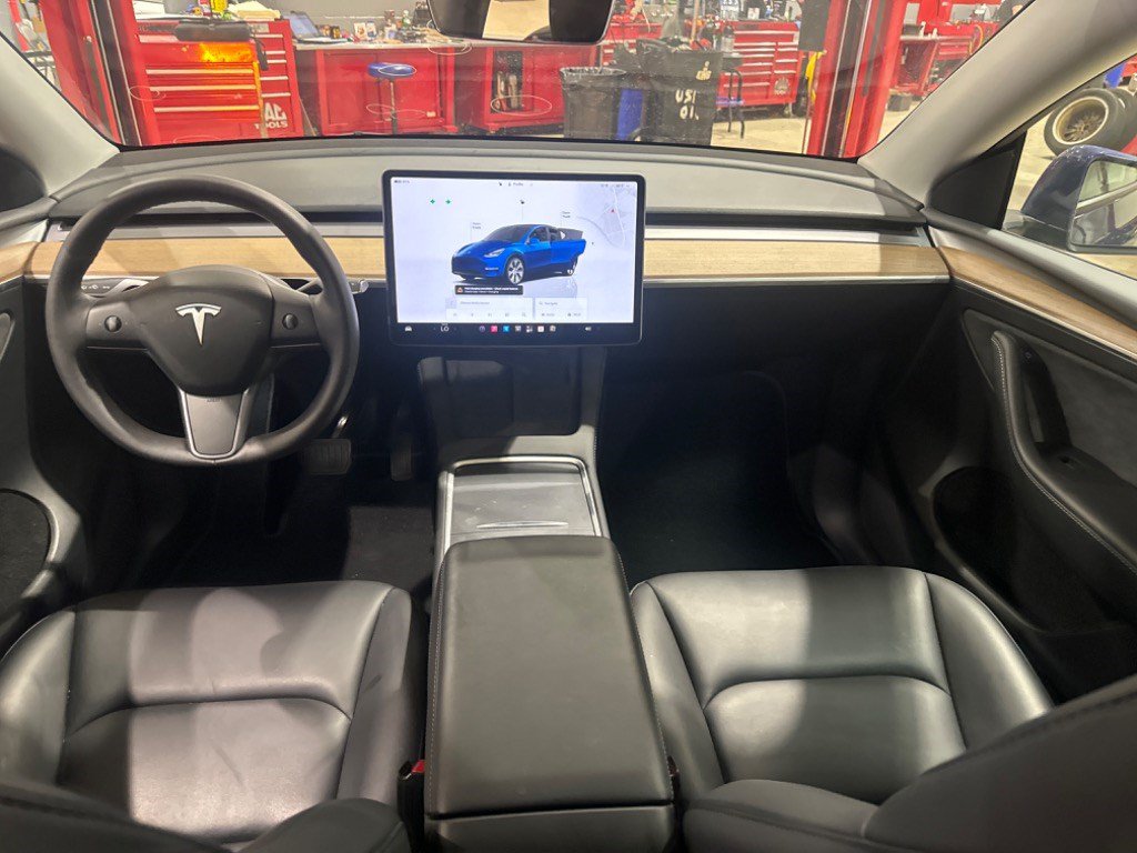 Used 2023 Tesla Model Y AWD image 10