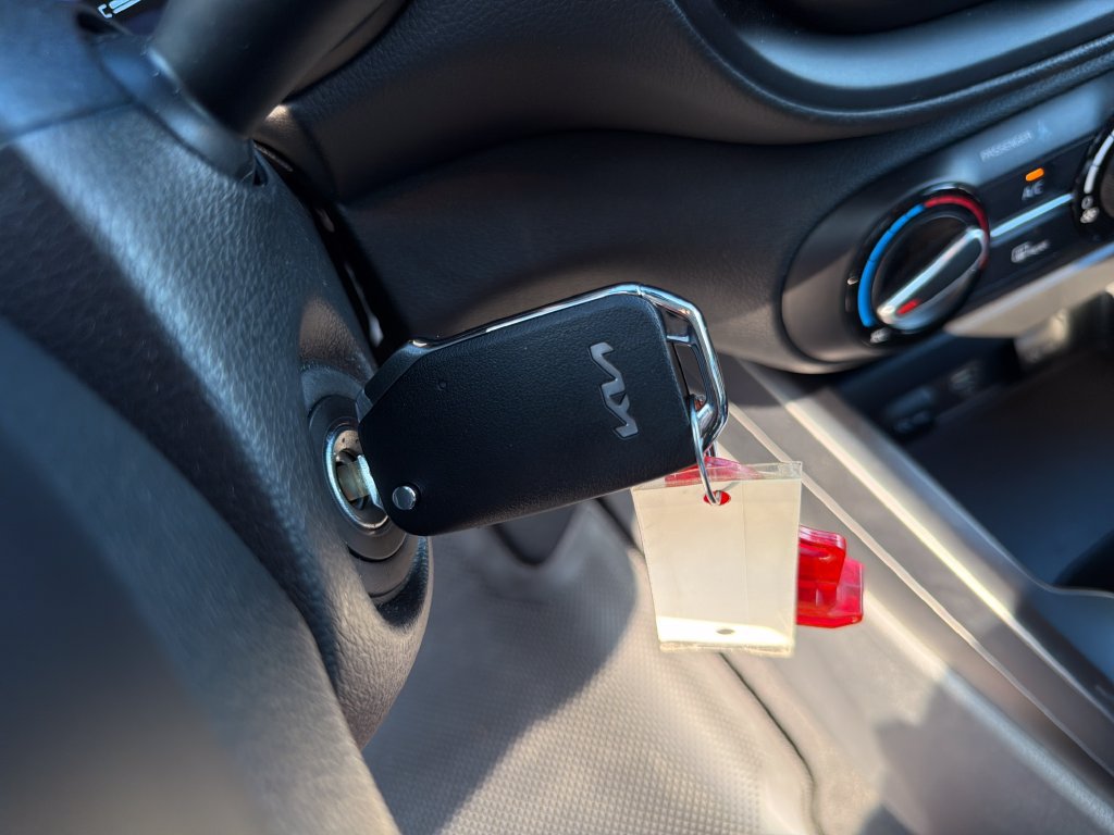 Used 2025 Kia Soul LX w/ LX Technology Package FWD image 29