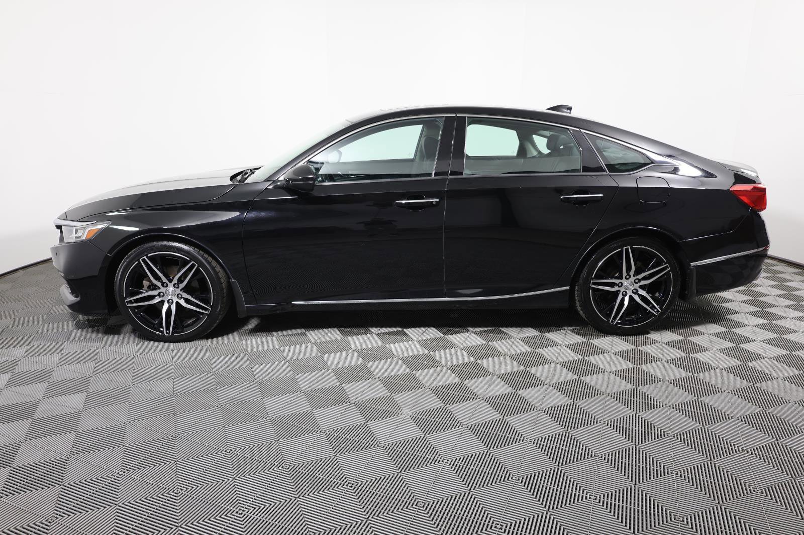 Used 2021 Honda Accord Touring image 8