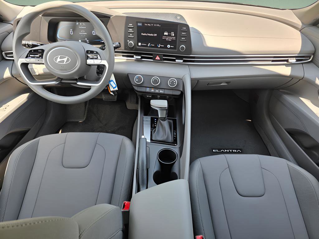 New 2026 Hyundai Elantra SE FWD image 15