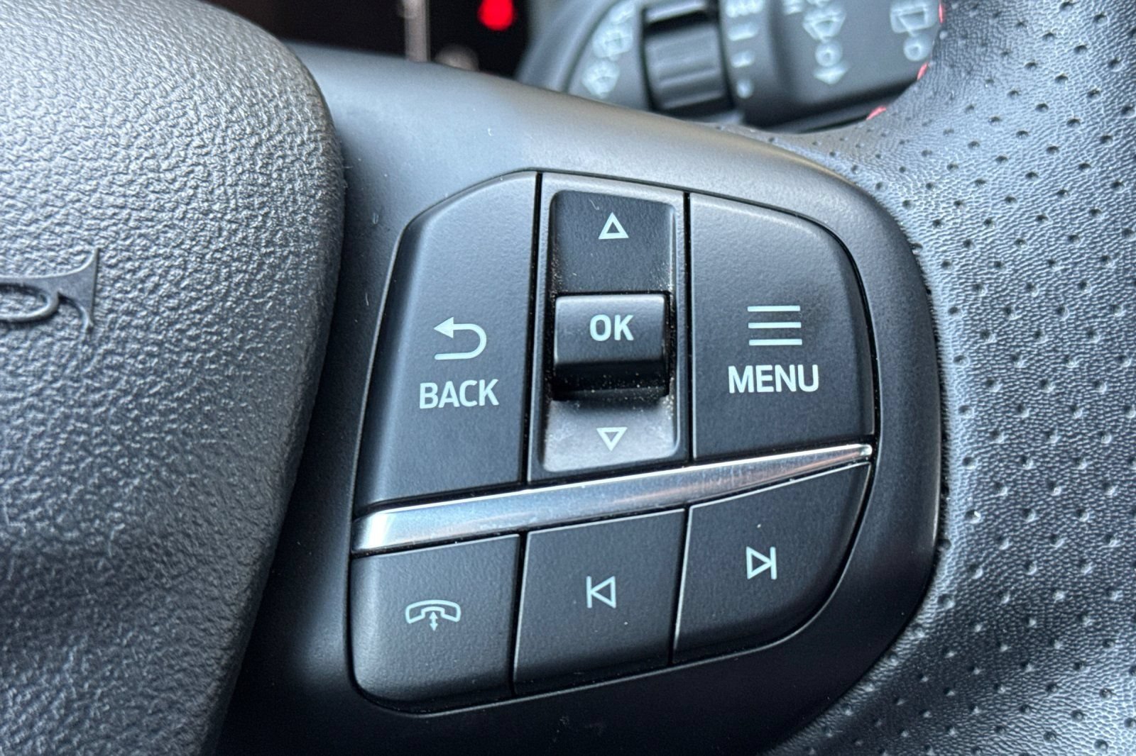 Used 2025 Ford Escape ST-Line FWD image 38