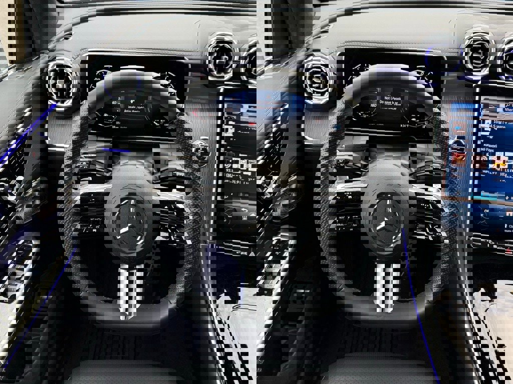 Used 2025 Mercedes-Benz GLC 350e 4MATIC image 21