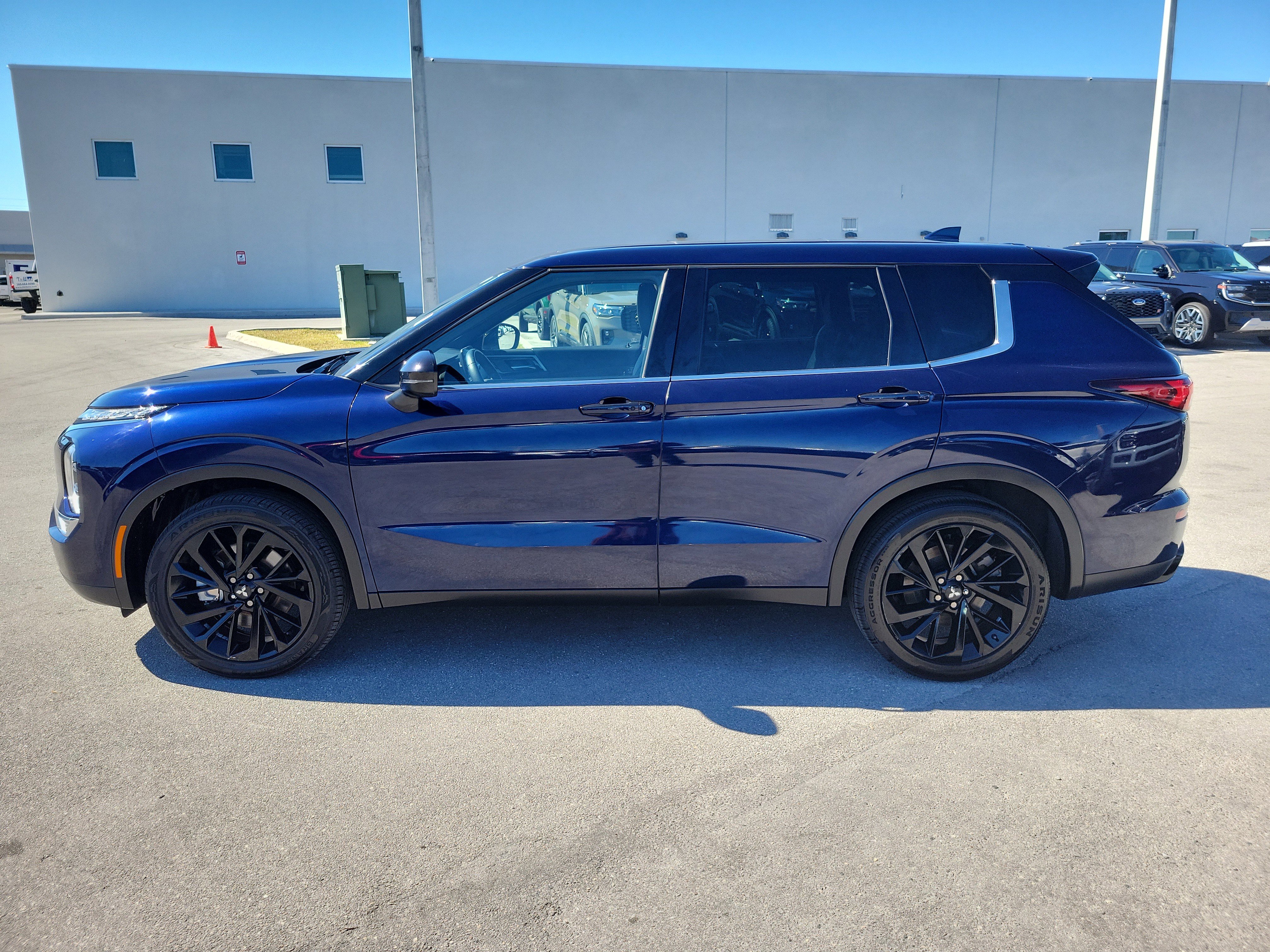 Used 2022 Mitsubishi Outlander SE image 8