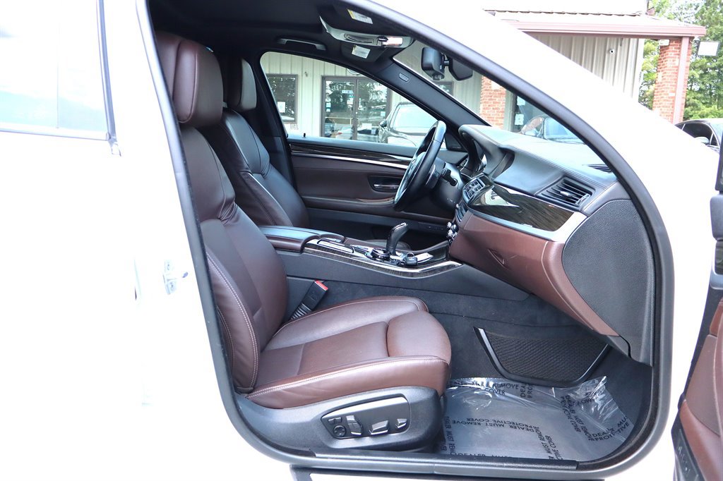 Used 2015 BMW 550i Sedan RWD image 17