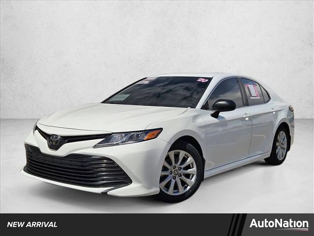 Used 2020 Toyota Camry LE image 1