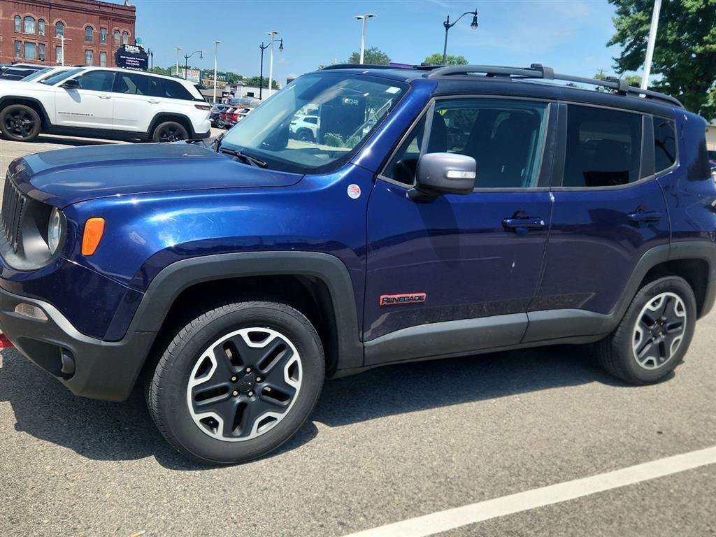 Used 2016 Jeep Renegade Trailhawk AWD/4WD image 9