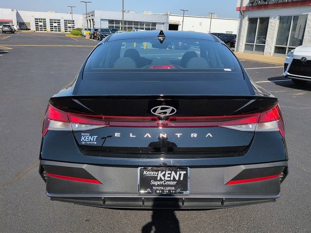 Used 2025 Hyundai Elantra Sport image 6