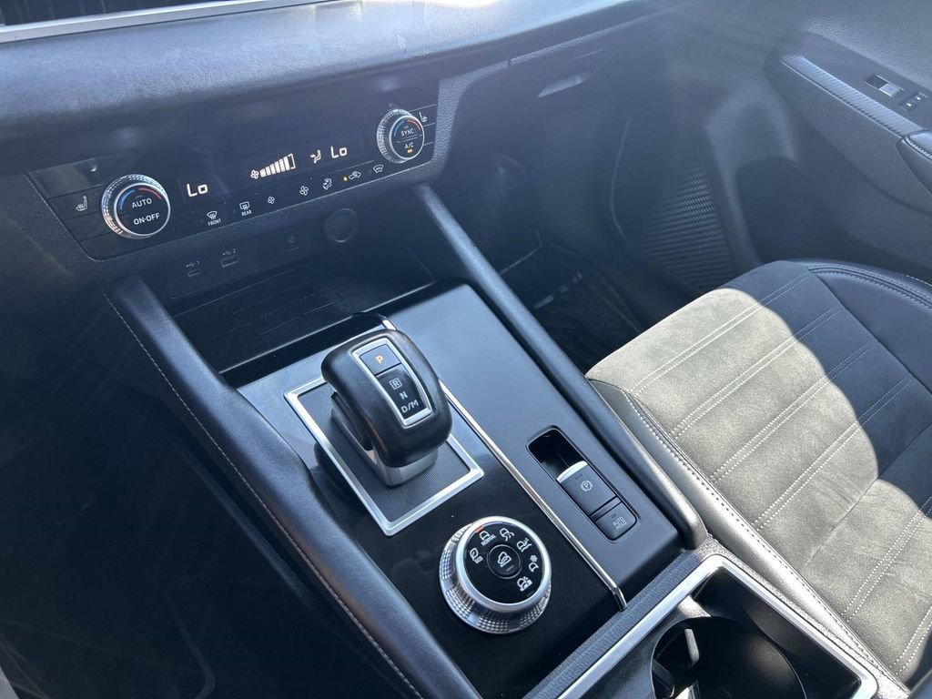 Used 2024 Mitsubishi Outlander SE Black Edition image 29