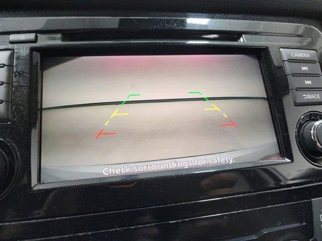 Used 2020 Nissan Rogue SV image 3