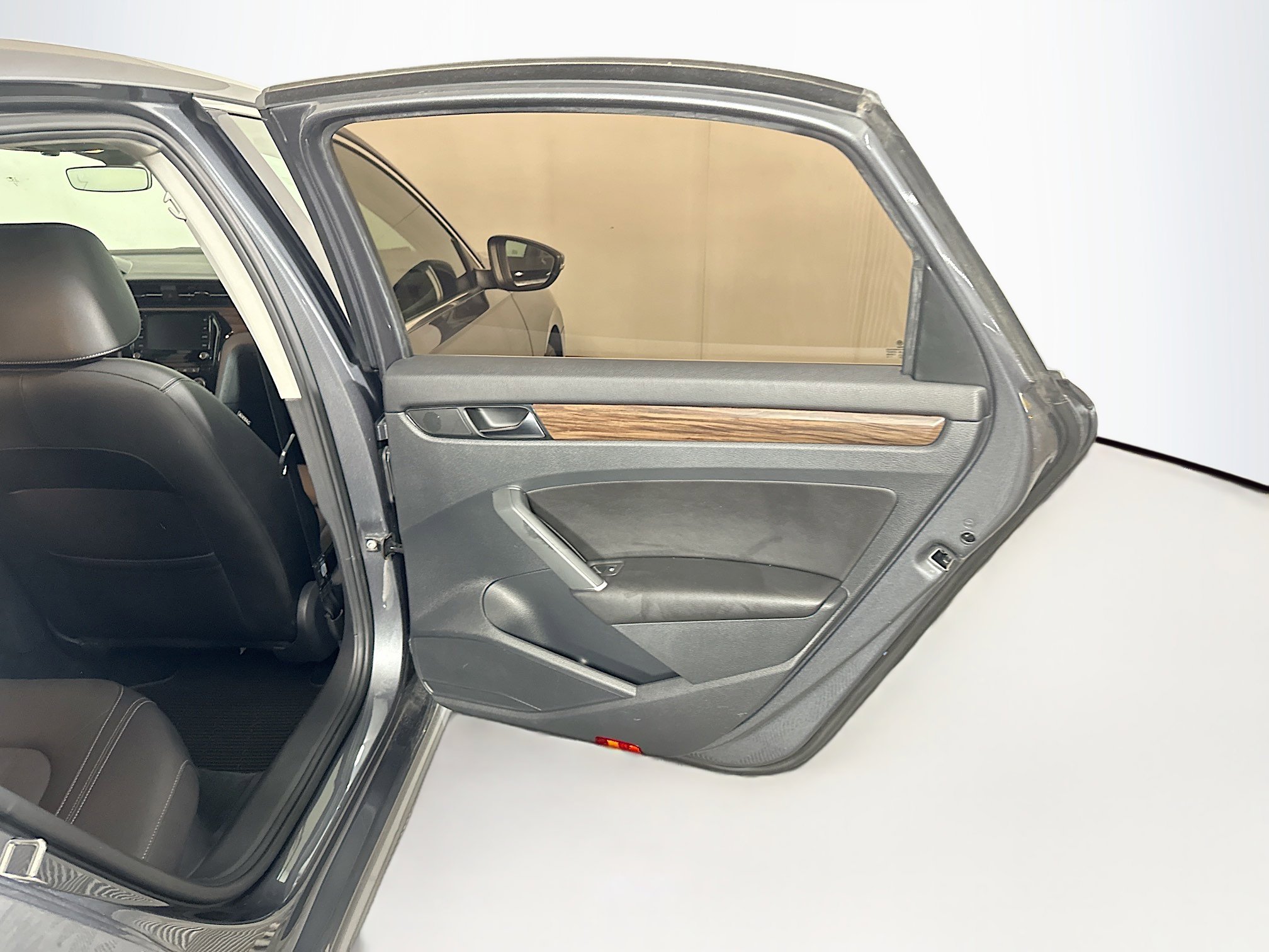 Used 2020 Volkswagen Passat 2.0T SEL image 31