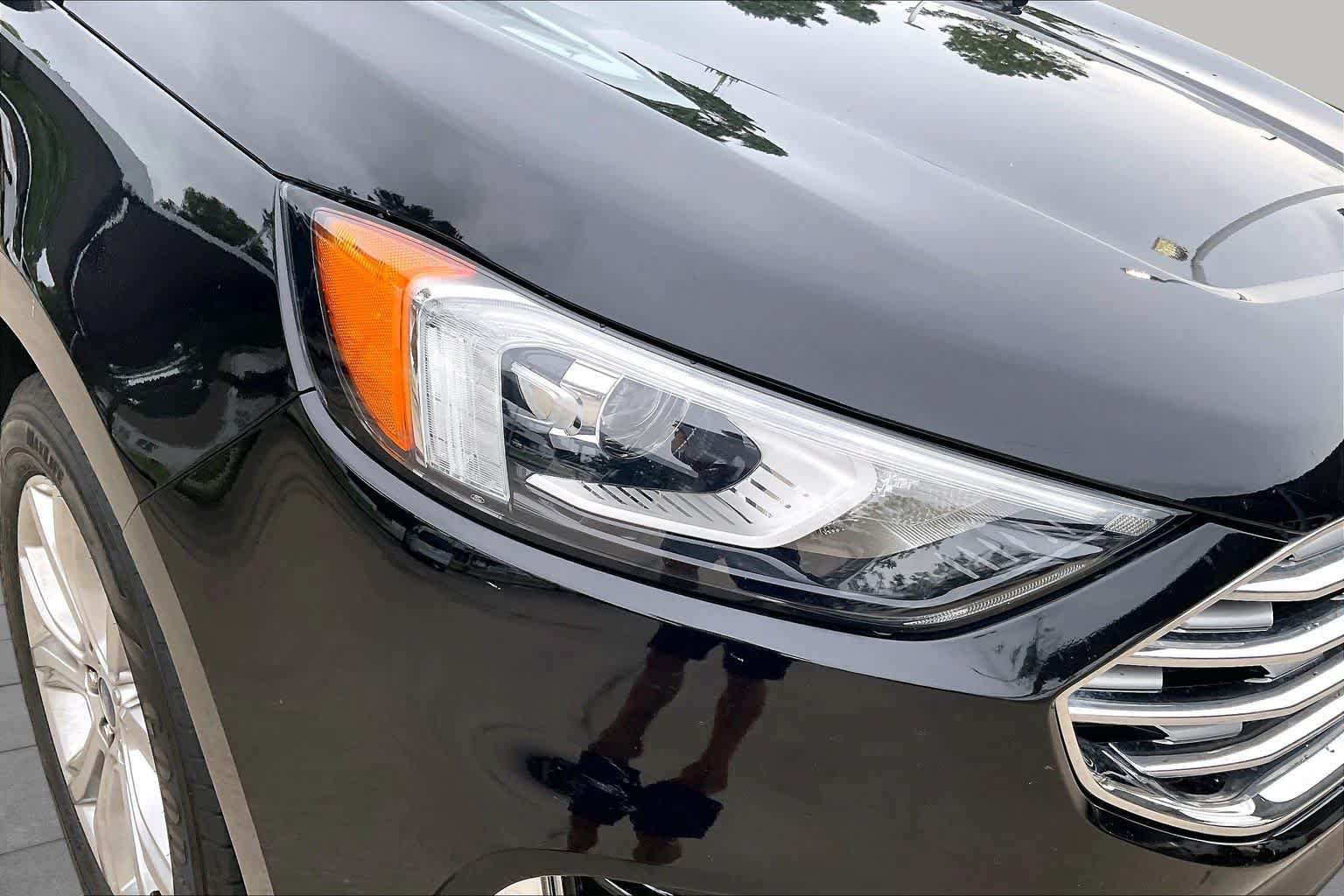 Used 2019 Ford Edge Titanium w/ Cold Weather Package AWD/4WD image 27