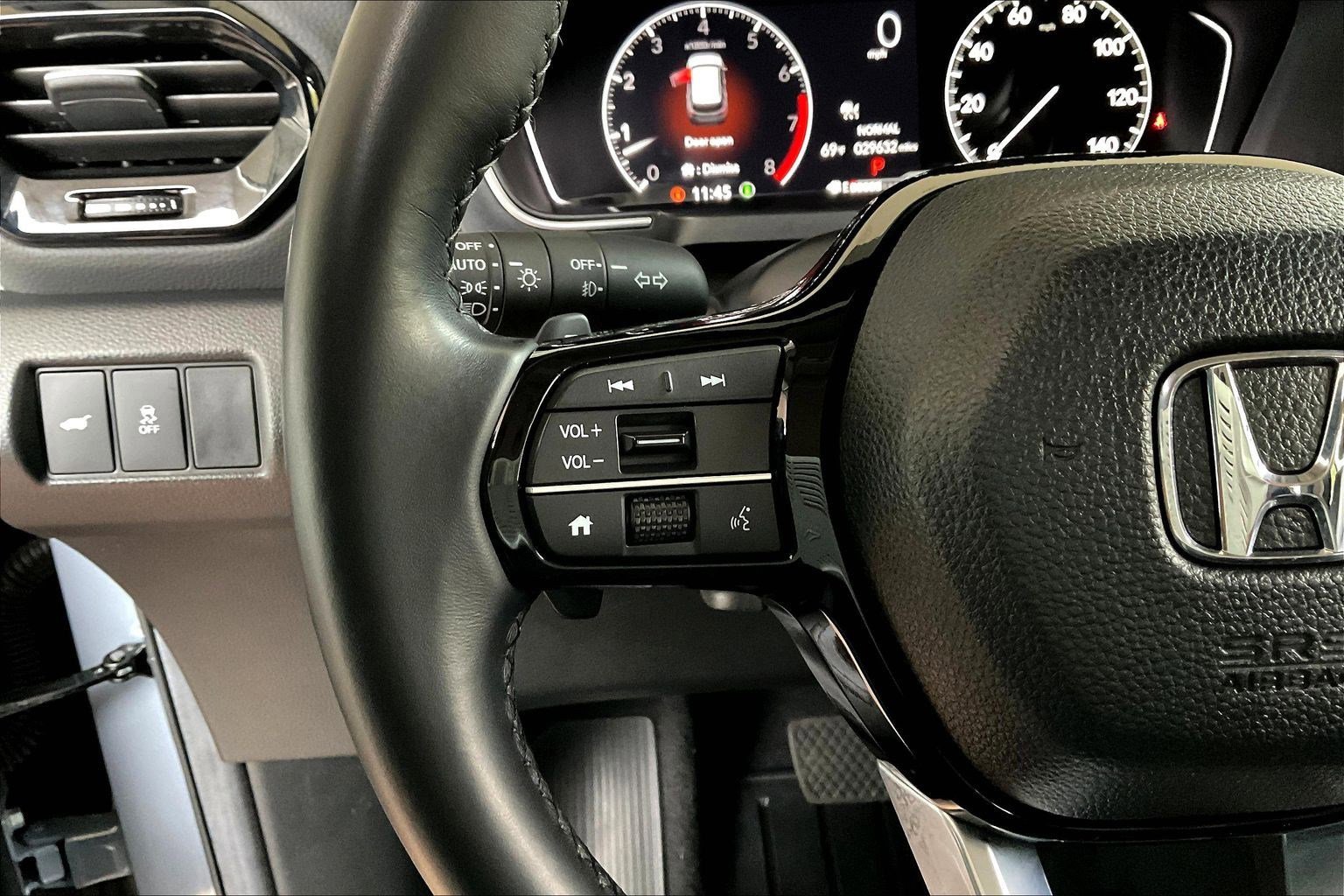 Used 2024 Honda Pilot Touring image 11