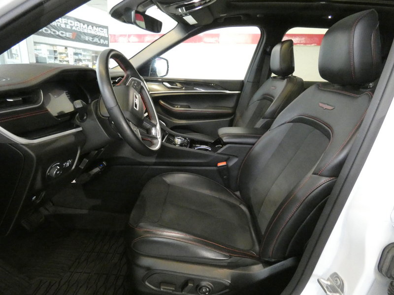Used 2022 Jeep Grand Cherokee Trailhawk w/ Advanced Protech Group II AWD/4WD image 10