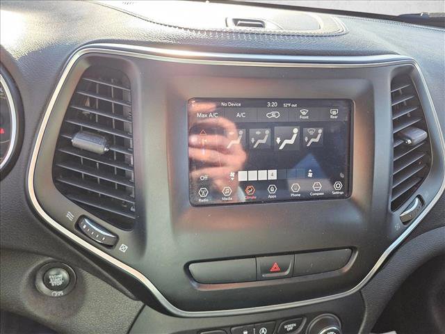 Used 2019 Jeep Cherokee Latitude Plus image 18