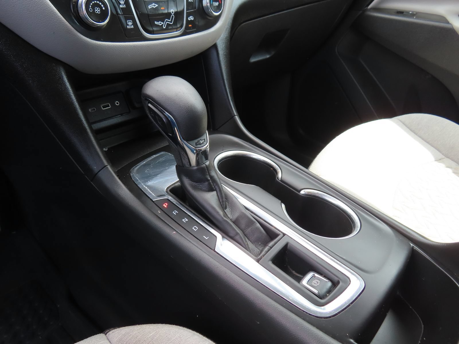 Used 2023 Chevrolet Equinox LS FWD image 25