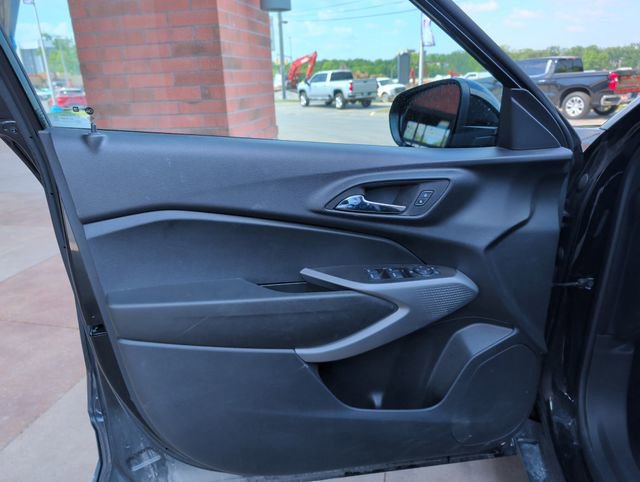 Used 2024 Chevrolet Trax LS w/ LS Convenience Package FWD image 11
