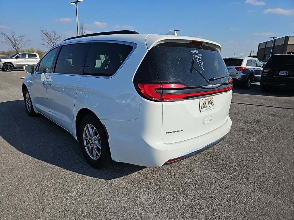 Used 2022 Chrysler Pacifica Touring-L image 5