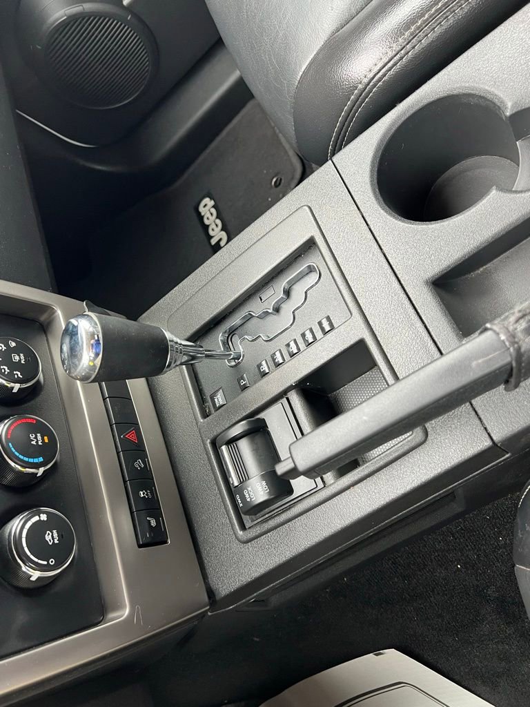 Used 2012 Jeep Liberty Sport image 36