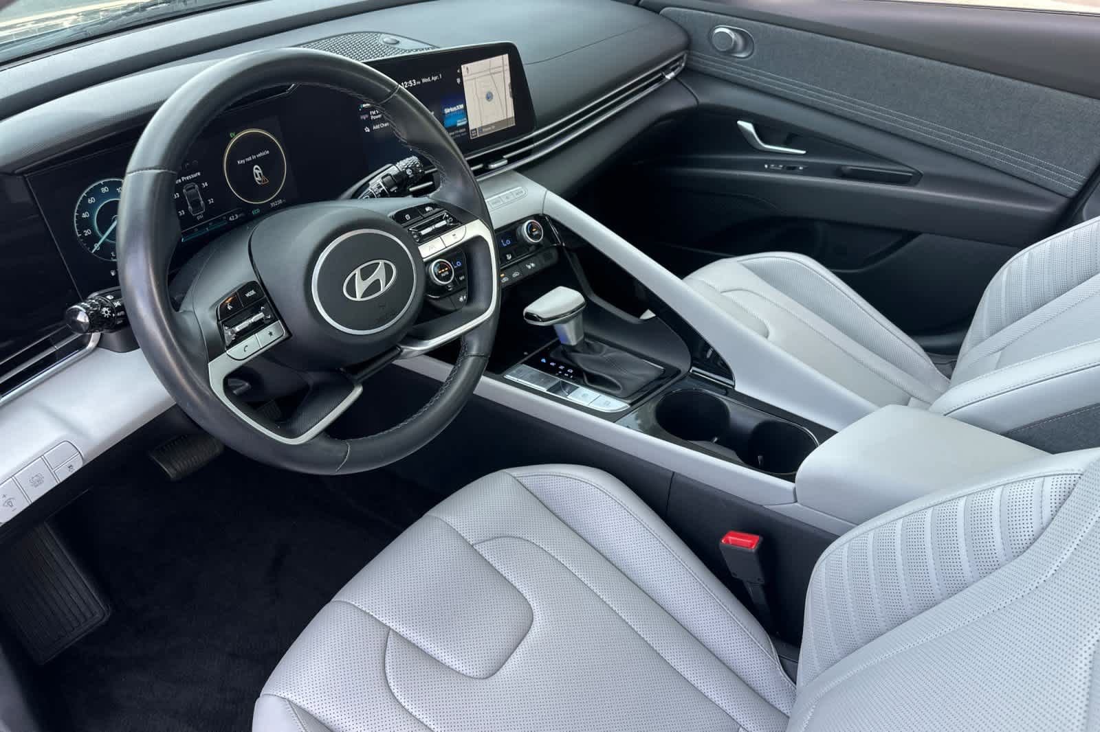 Used 2024 Hyundai Elantra Limited image 11