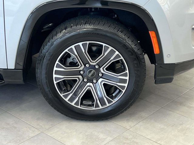 Used 2025 Jeep Wagoneer 4WD image 7