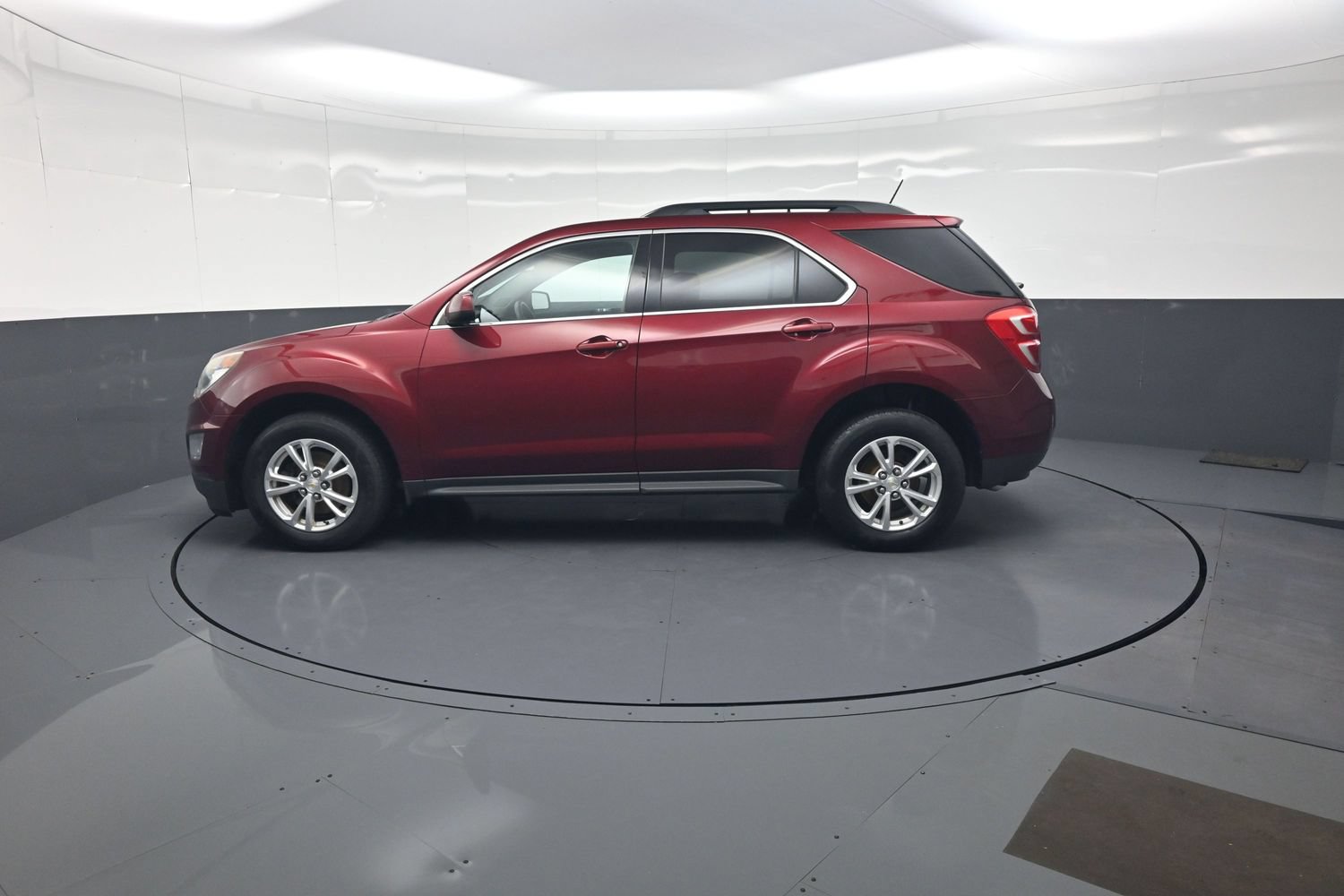Used 2017 Chevrolet Equinox LT FWD image 2