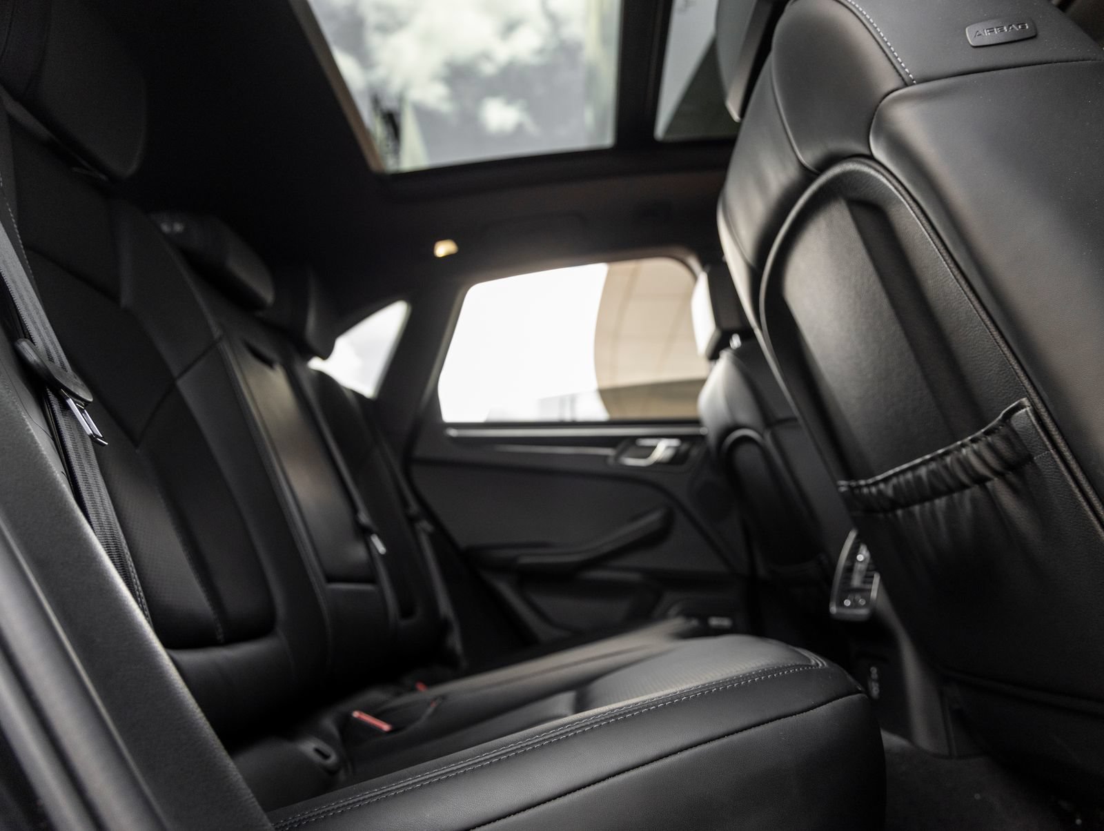 Certified 2024 Porsche Macan S AWD/4WD image 41