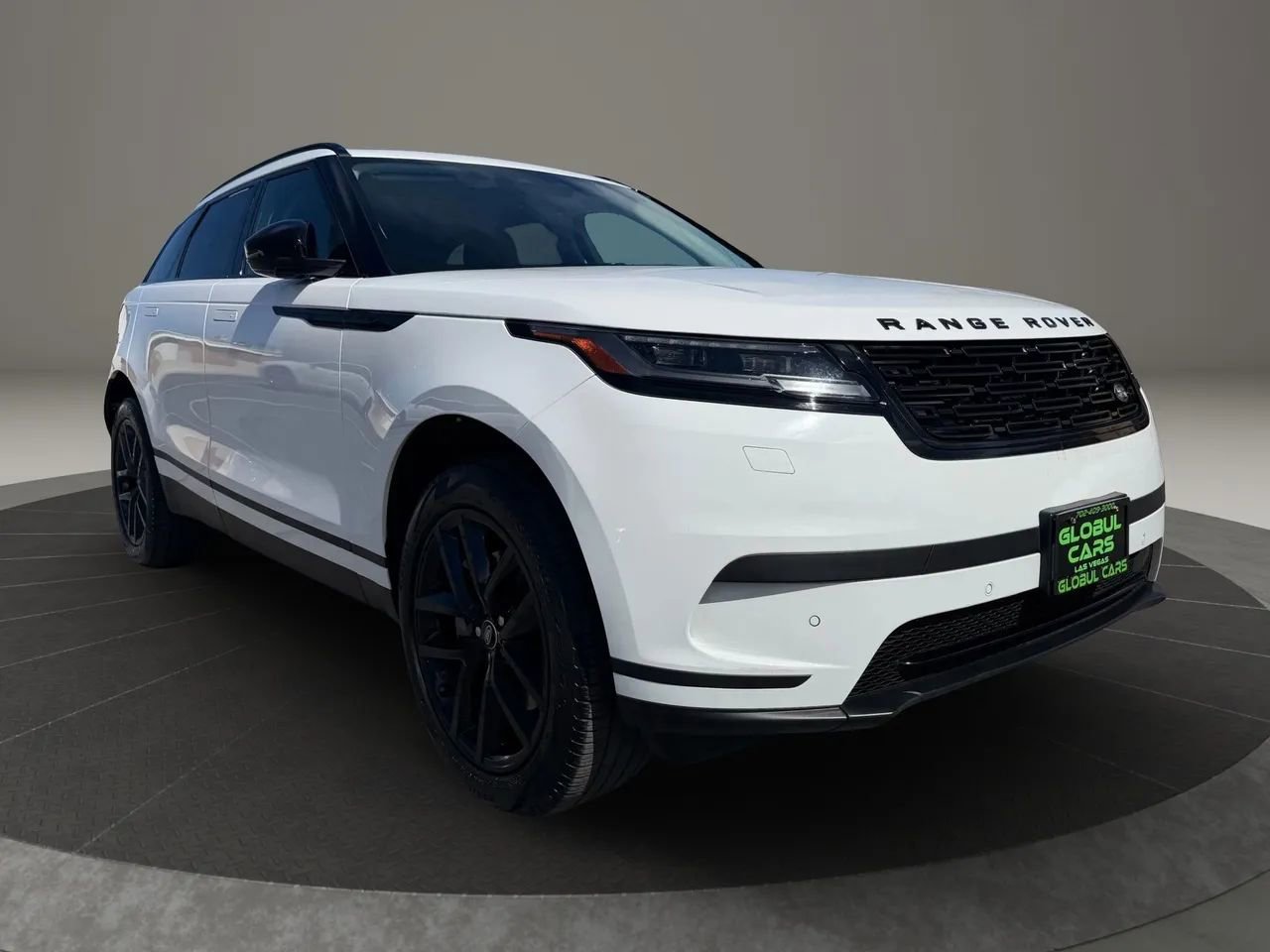 Used 2024 Land Rover Range Rover Velar S image 3