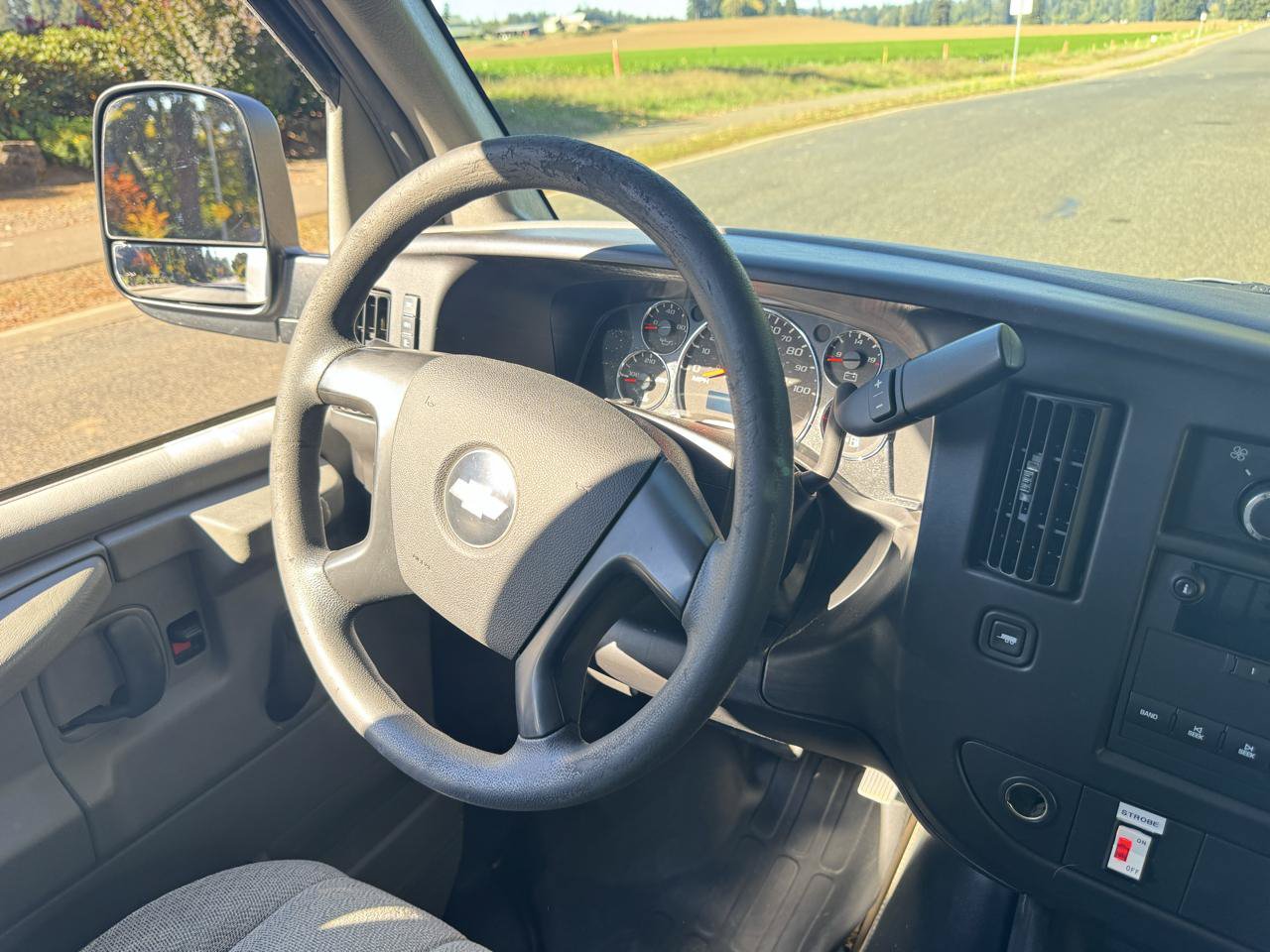 Used 2010 Chevrolet Express 2500 RWD image 16
