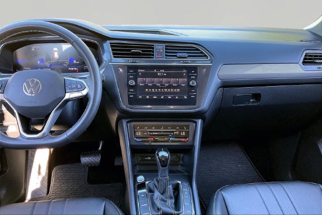 Used 2023 Volkswagen Tiguan SE AWD/4WD image 7