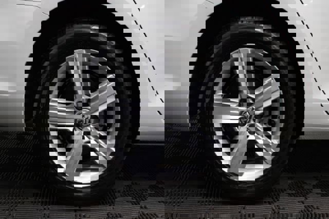 Used 2018 Volkswagen Golf SE image 5