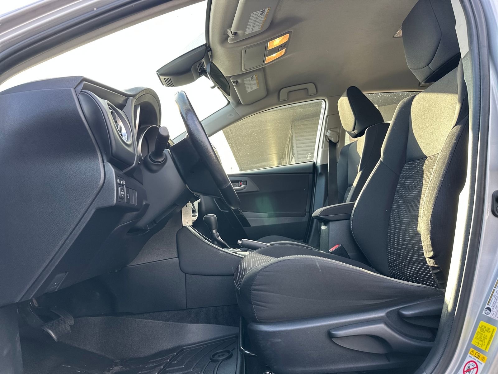 Used 2017 Toyota Corolla iM image 10