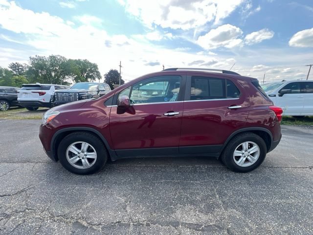 Used 2017 Chevrolet Trax LT w/ Sun & Sound Package FWD image 7