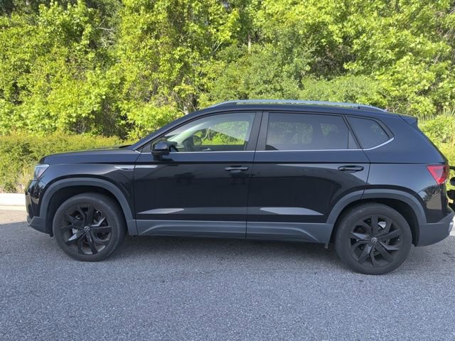 Used 2022 Volkswagen Taos SE FWD image 3