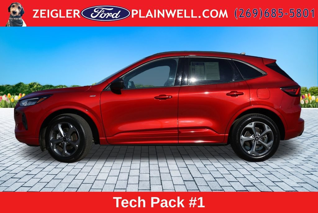 Used 2023 Ford Escape ST-Line w/ Tech Pack #1 AWD/4WD image 2