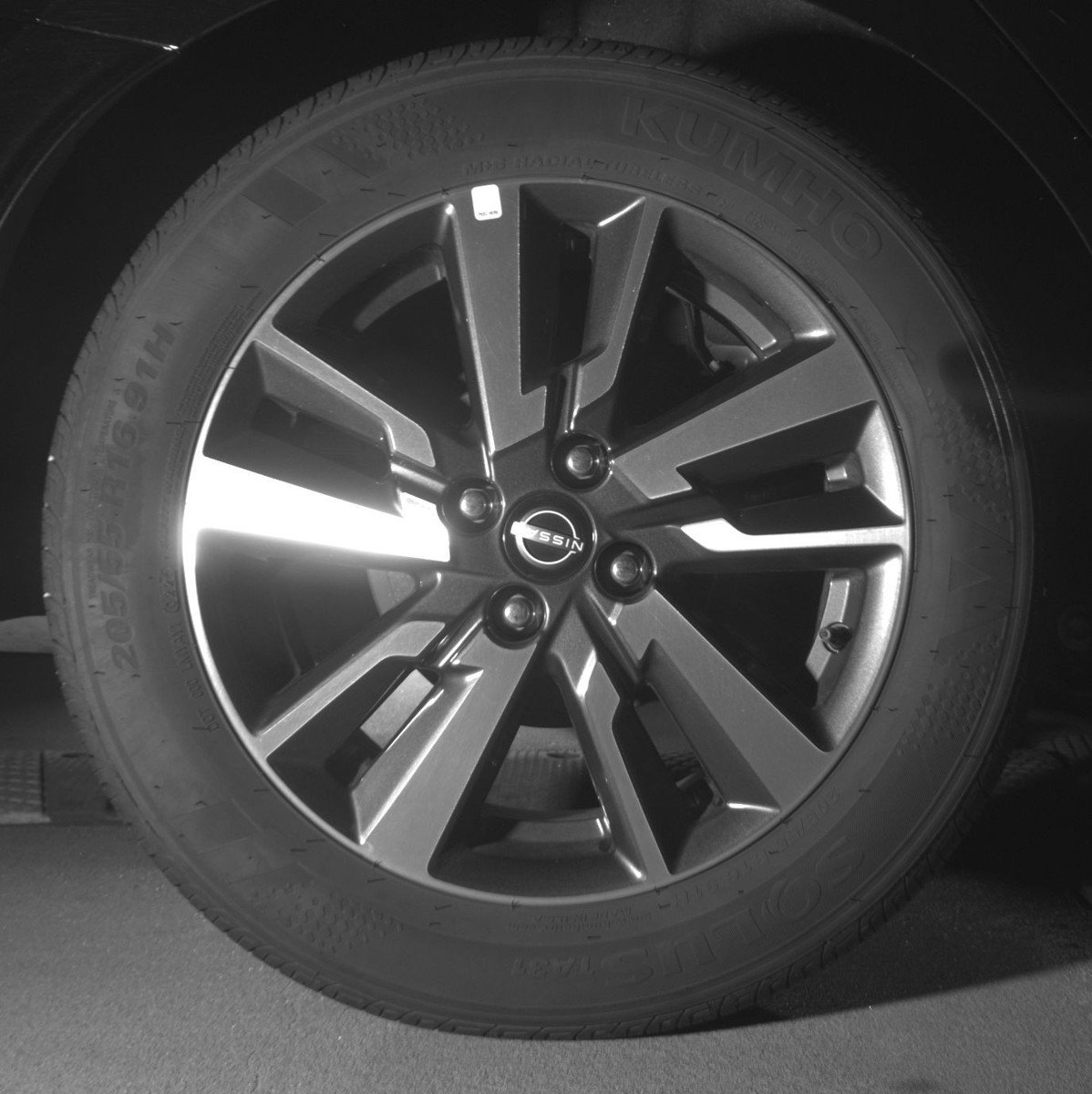 Used 2025 Nissan Versa SV image 15