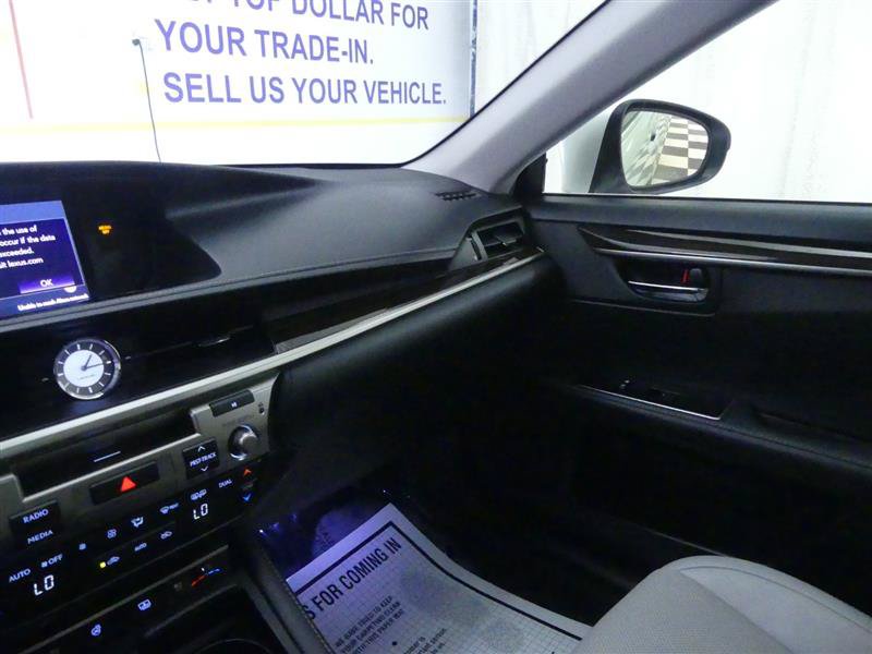 Used 2017 Lexus ES 300h w/ Luxury Package FWD image 14