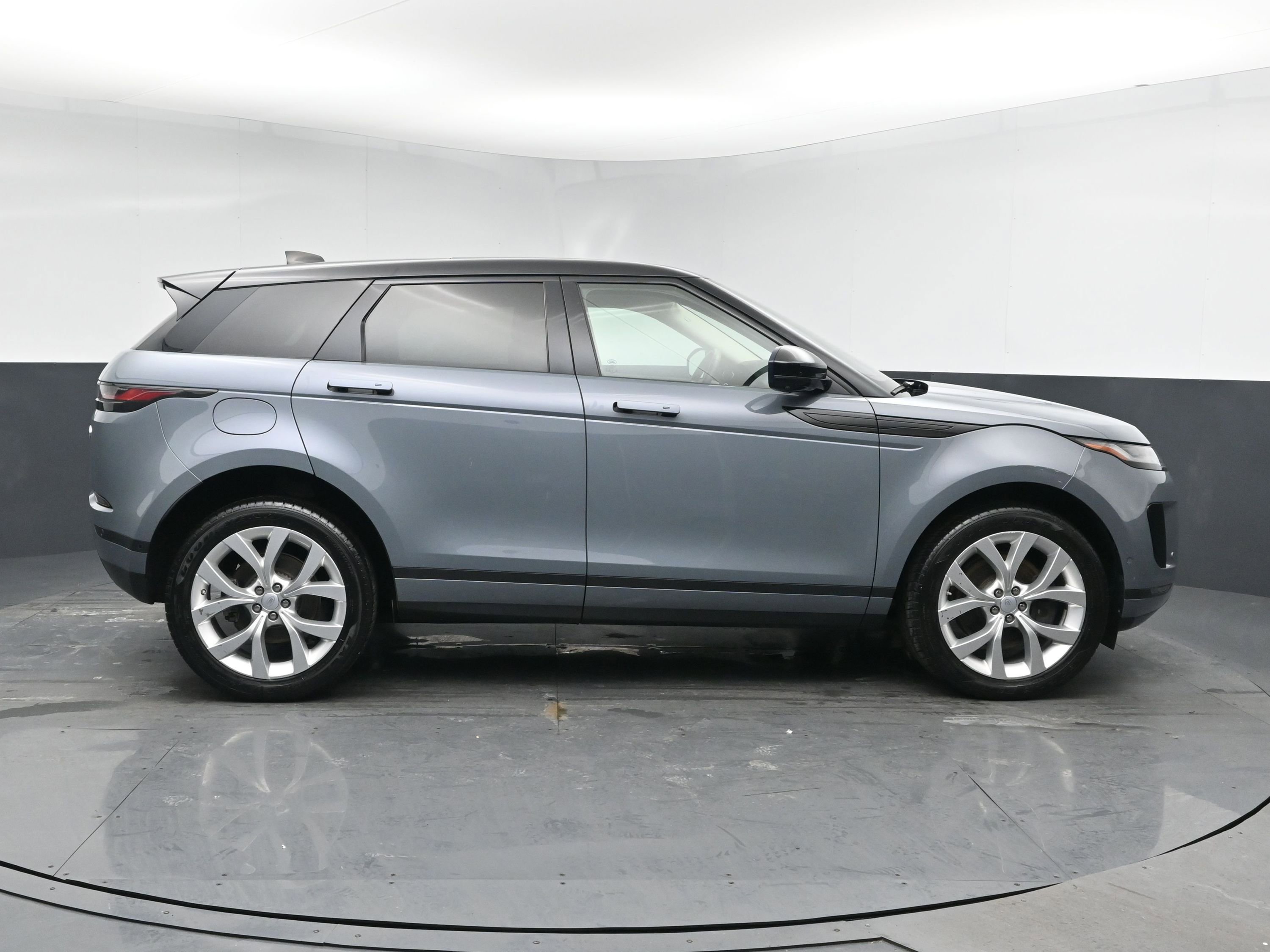Used 2021 Land Rover Range Rover Evoque SE image 3