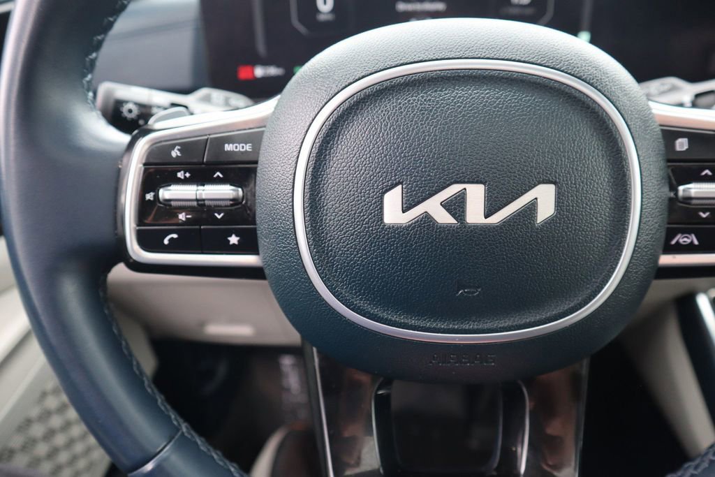 Used 2025 Kia Carnival SX FWD image 19