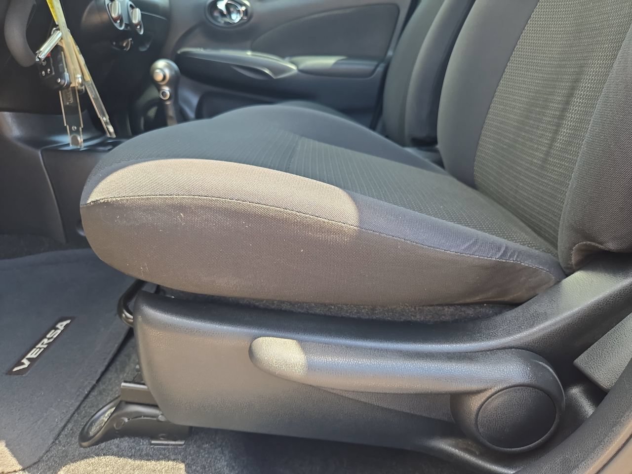 Used 2013 Nissan Versa SV FWD image 27