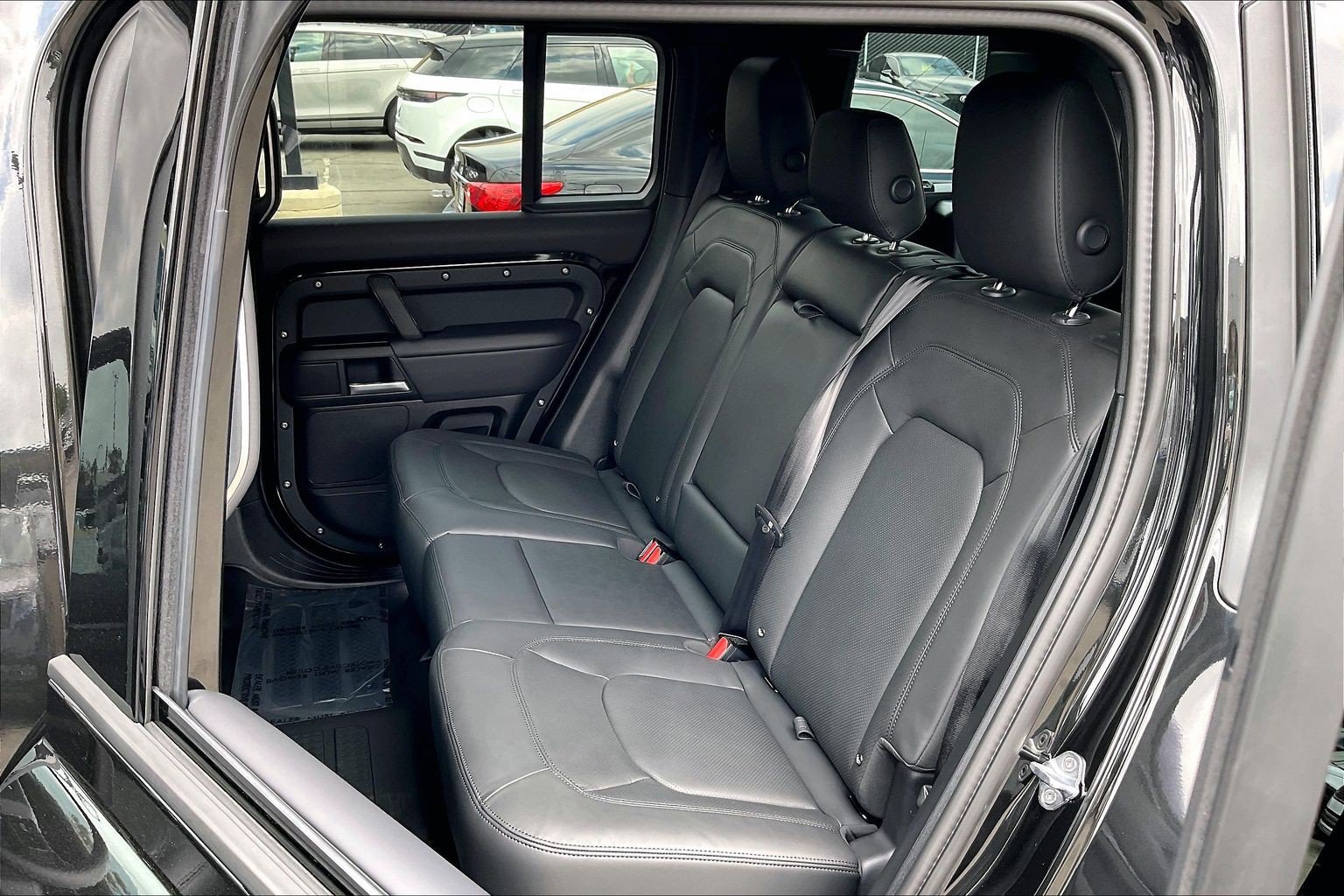 New 2026 Land Rover Defender 110 X-Dynamic SE AWD/4WD image 16