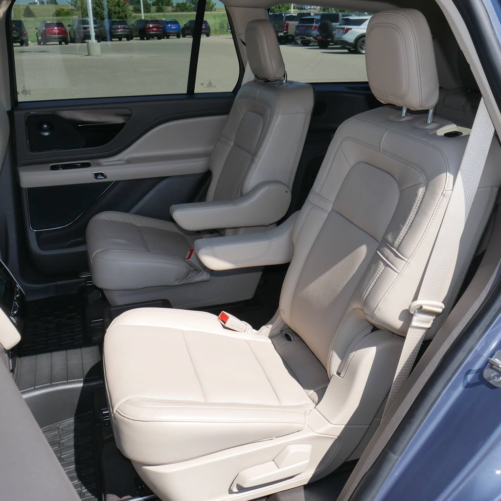 Used 2021 Lincoln Aviator Reserve w/ Elements Package Plus AWD/4WD image 24