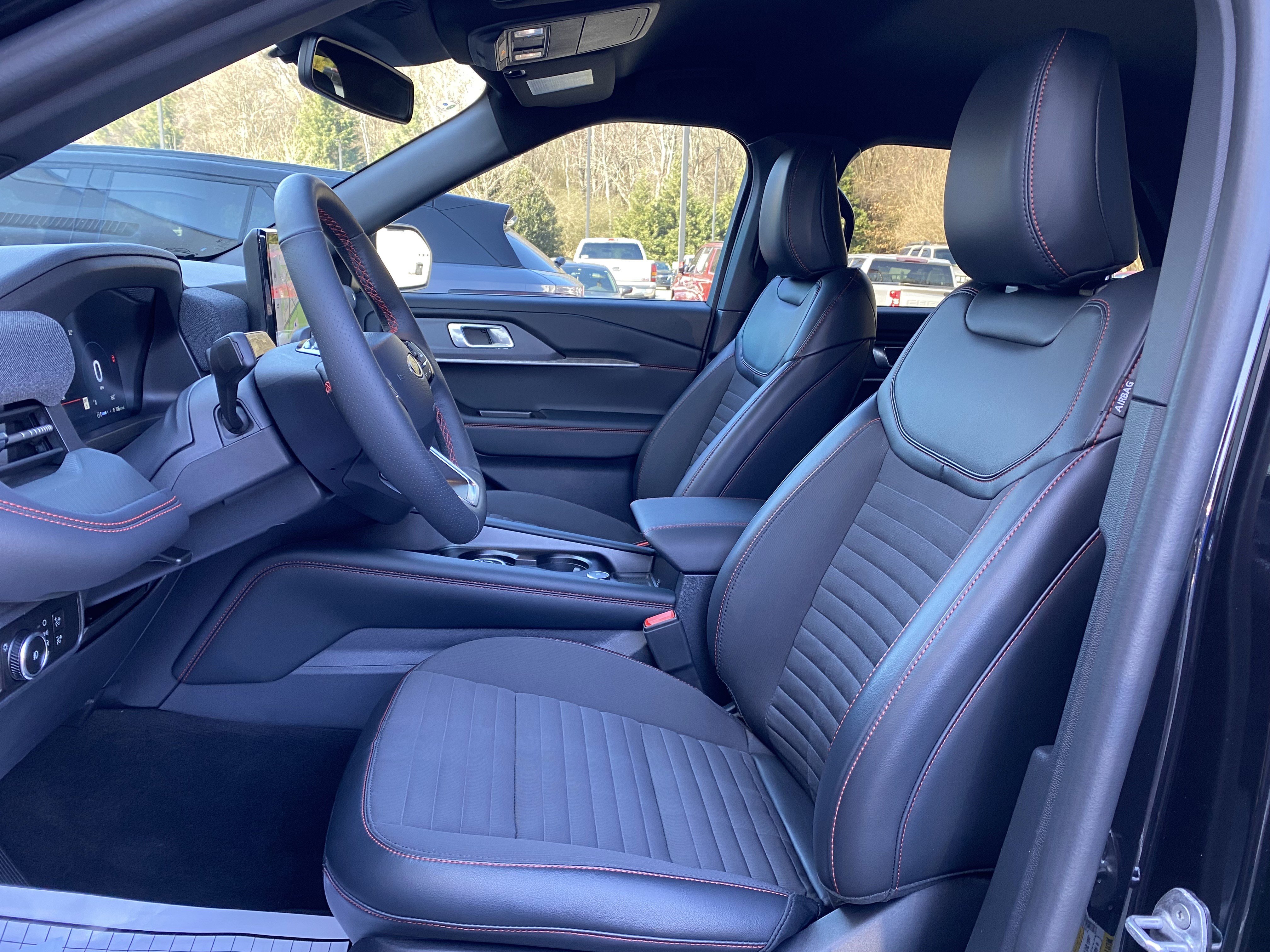 Used 2025 Ford Explorer ST-Line w/ Premium Package image 16