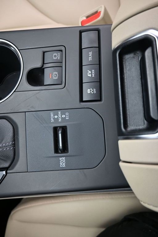 Used 2022 Toyota Highlander XLE image 40