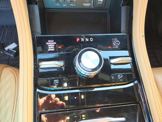 Used 2025 Jeep Grand Cherokee Summit AWD/4WD image 8