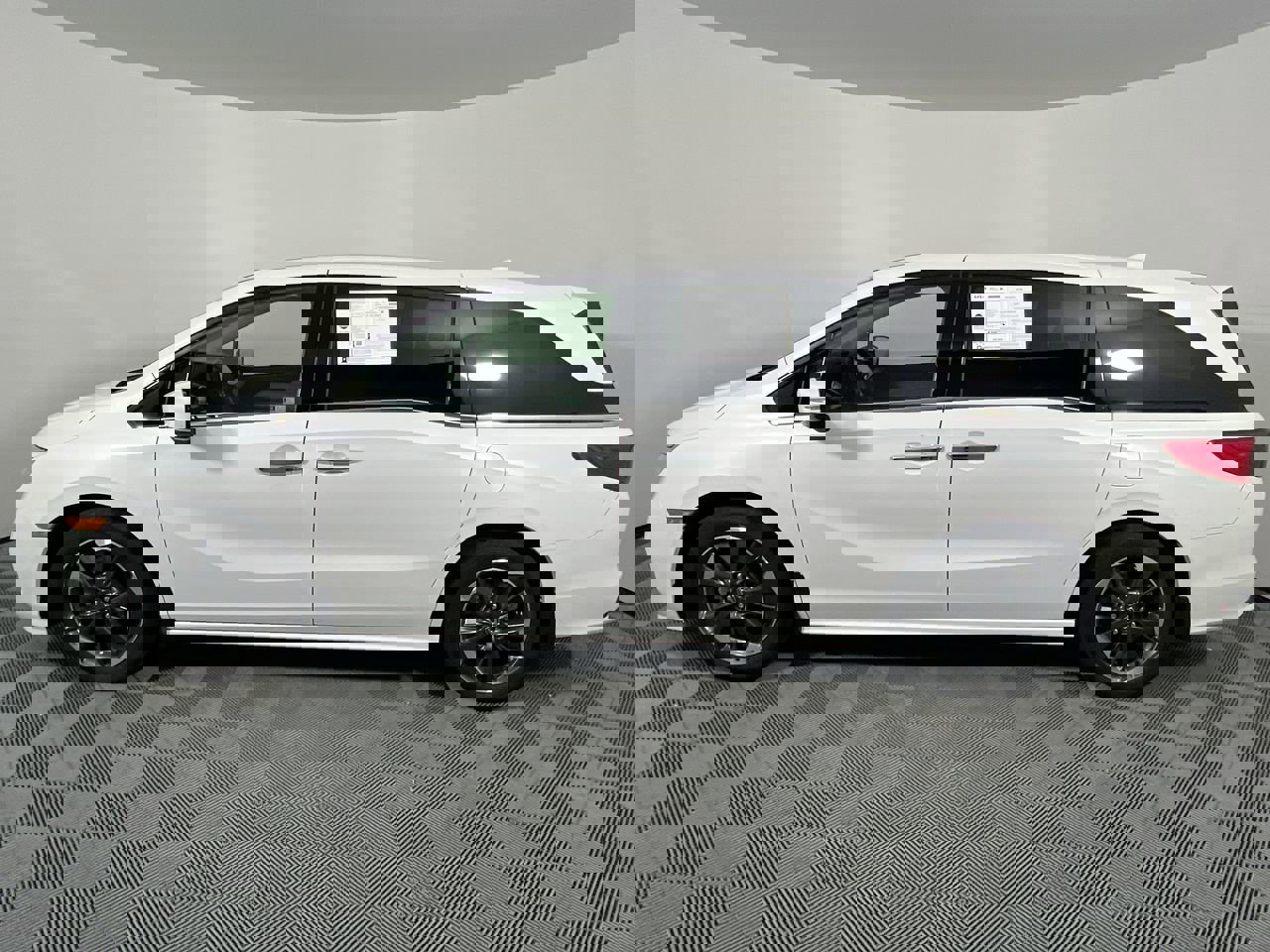 Used 2024 Honda Odyssey Elite image 7