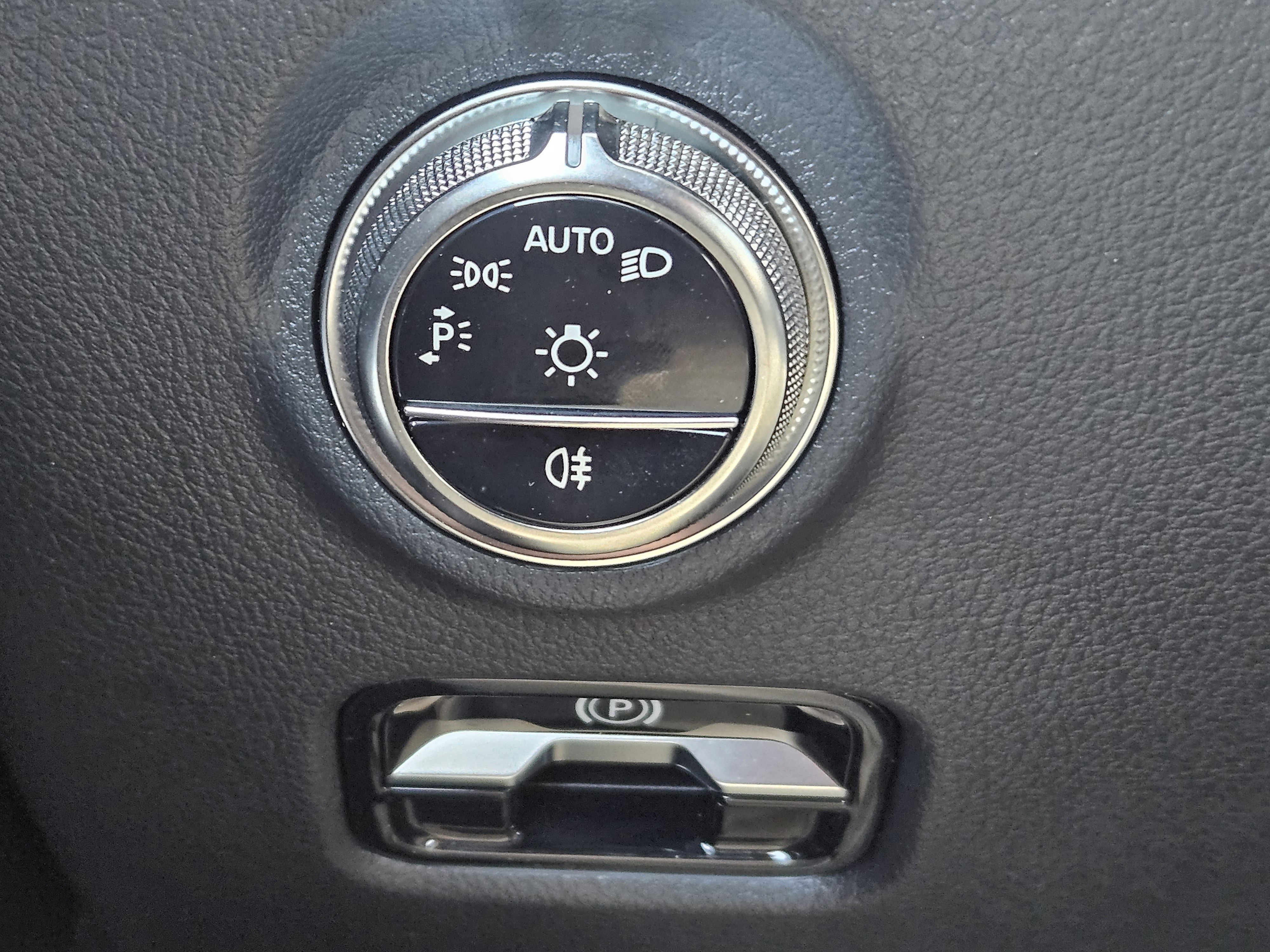 Certified 2026 Mercedes-Benz C 300 4MATIC Sedan image 21