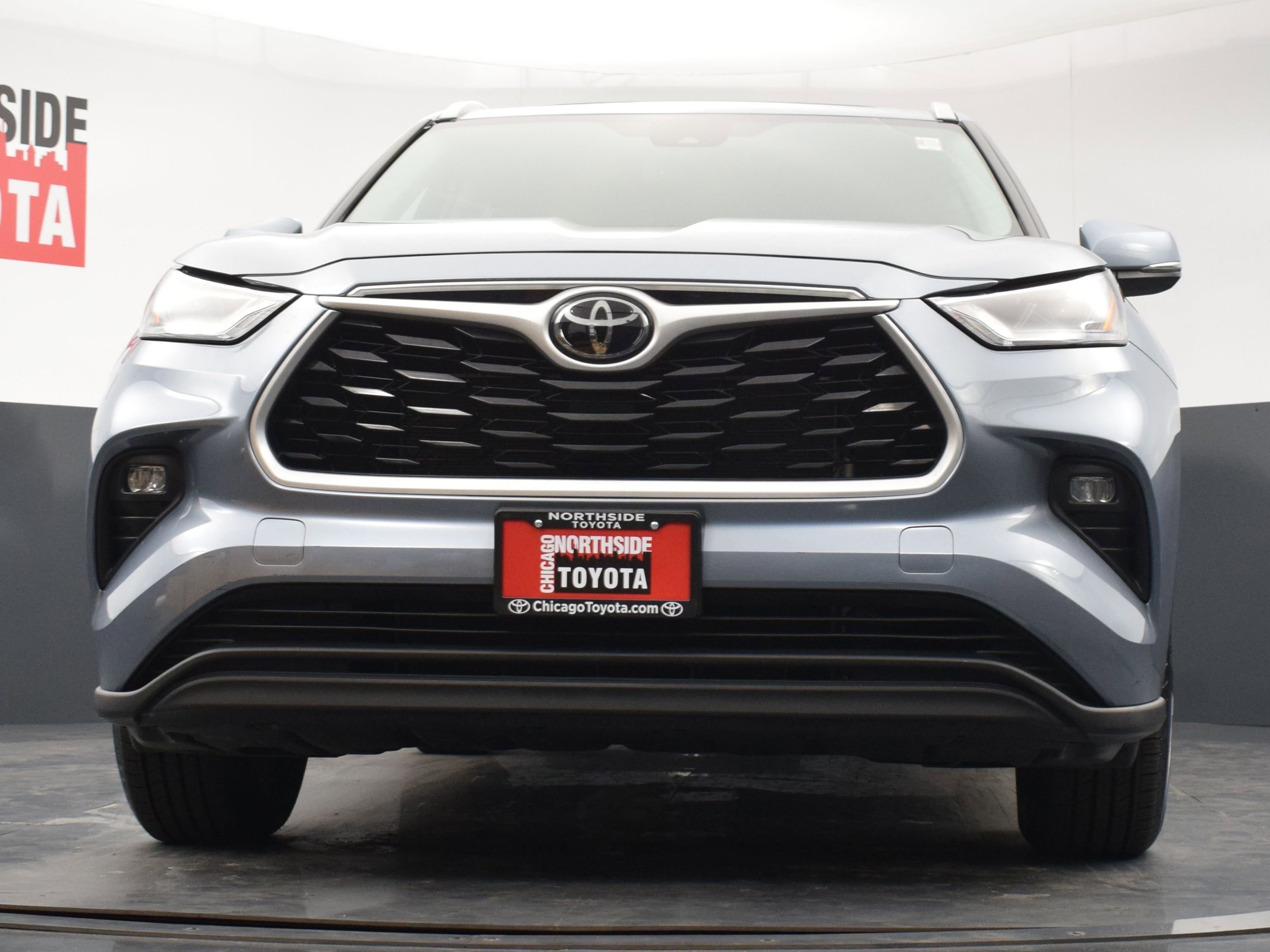 Used 2022 Toyota Highlander XLE AWD/4WD image 34