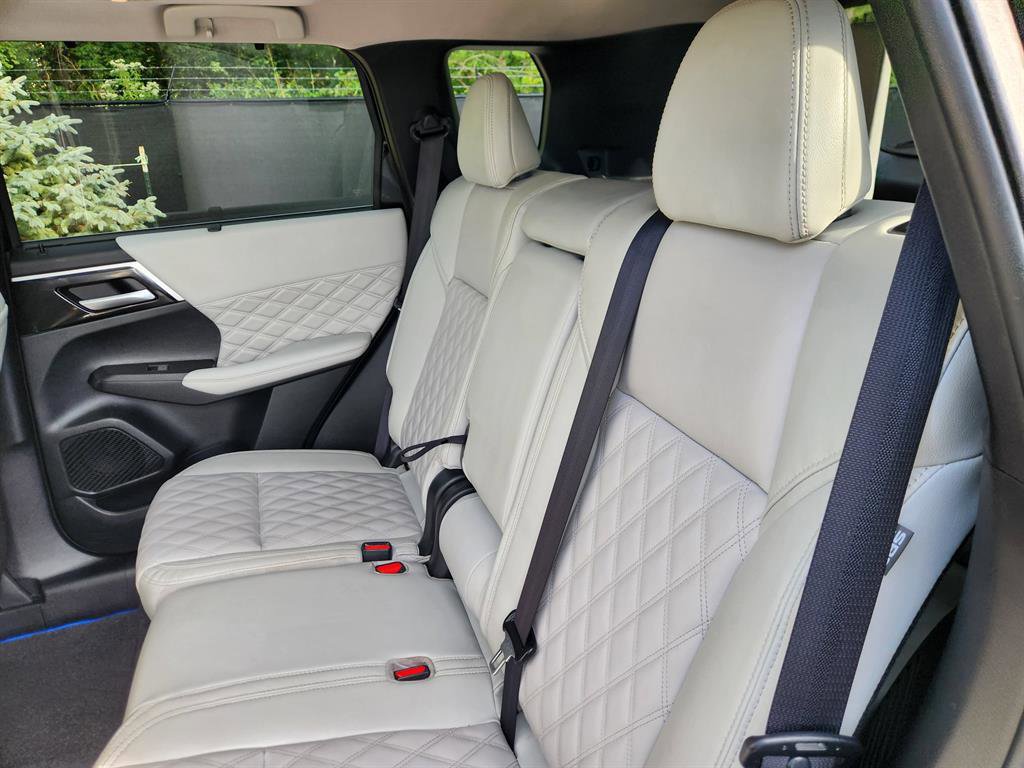 Used 2024 Mitsubishi Outlander SEL AWD/4WD image 28