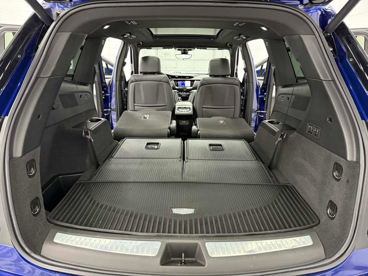 Used 2024 Cadillac XT6 Sport w/ Technology Package image 37